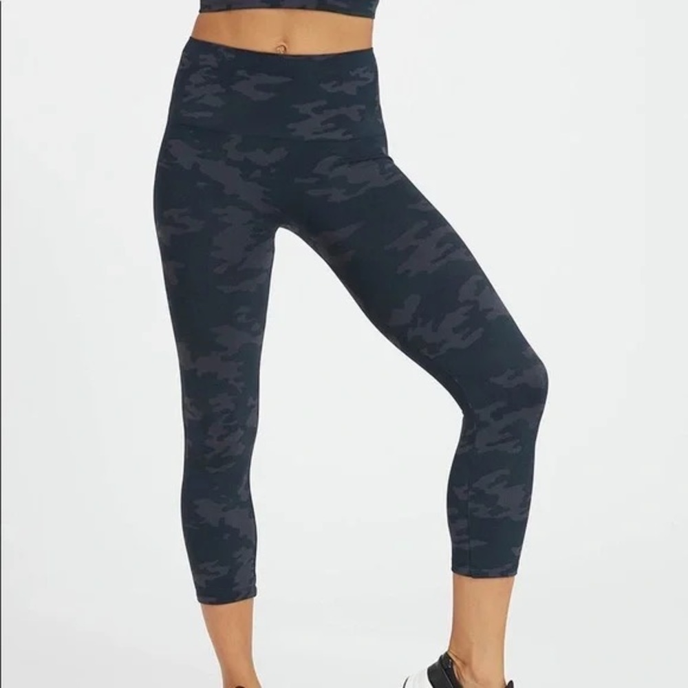 Spanx Look‎ At Me Now Black Camo Seamless Crop Leggings
